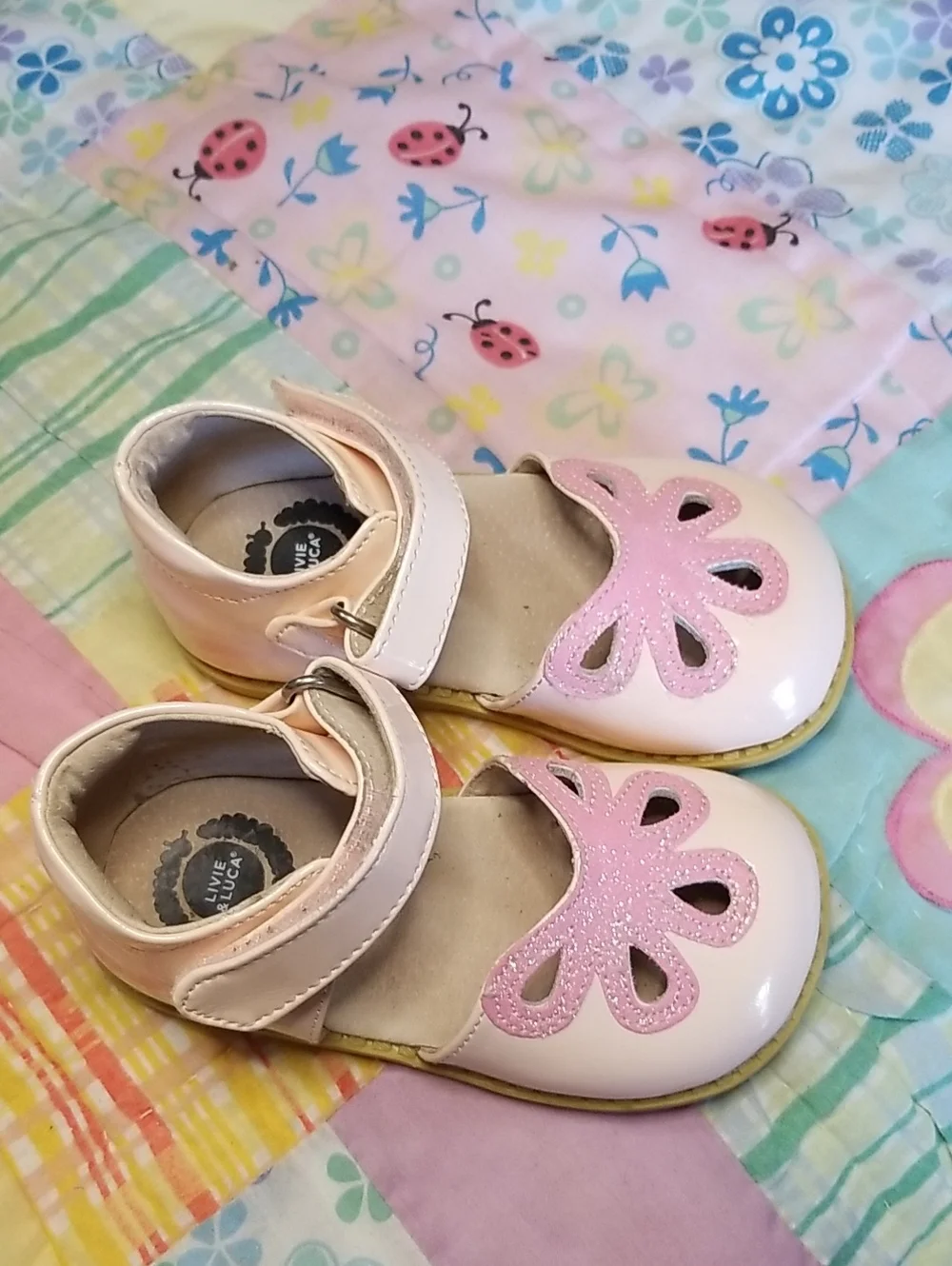 Livie & Luca Pale Pink Patent Leather Petals W/pink Glitter Cutout Size 7